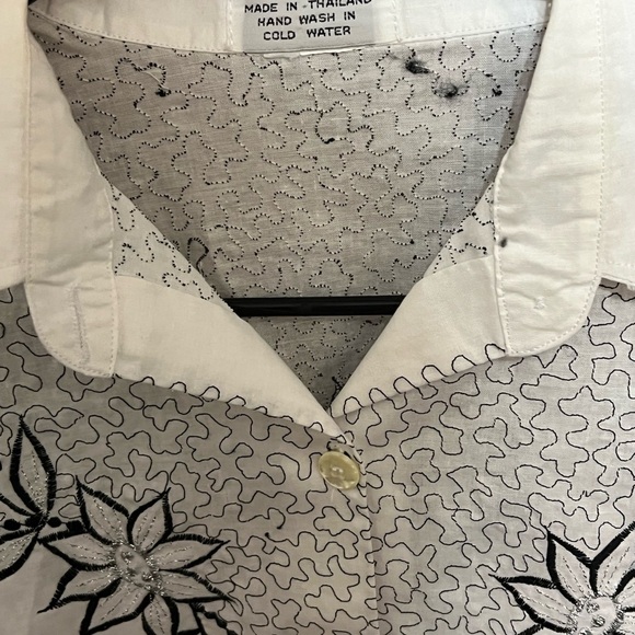 A vintage Cotton Embroidered Shirt - Picture 3 of 4
